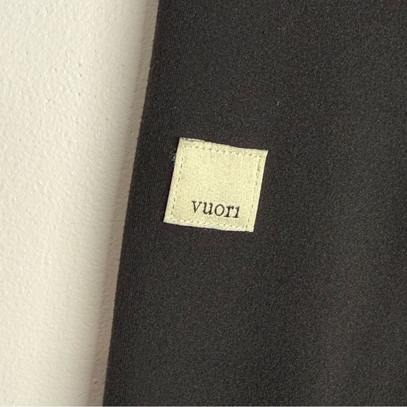 Vuori AllTheFeels™ Legging Black Size Small 22.5” Inseam - Picture 3 of 4